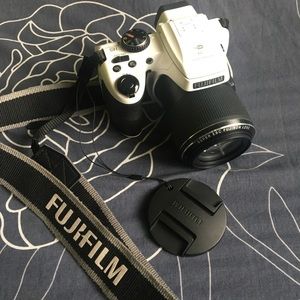 Fujifilm Finepix s9450w camera